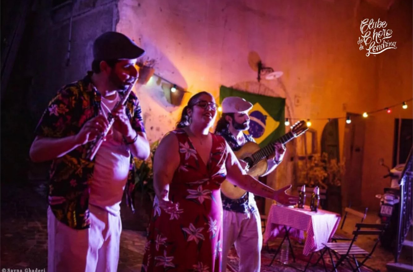 O trio do Clube do Choro no Teatro Potlach, na Itália