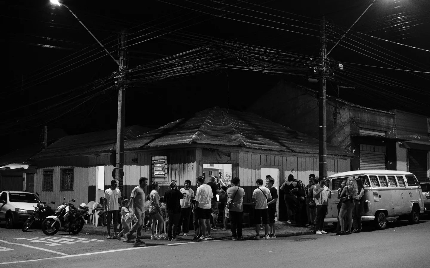 Público toma a rua durante roda de choro na Vila Casoni
